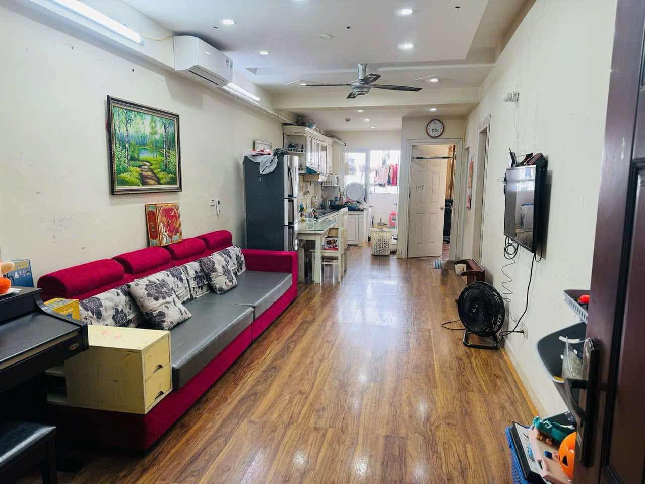 Long Biên, ở ngay, chung cư tầng cao, 2 ngủ, có sổ
